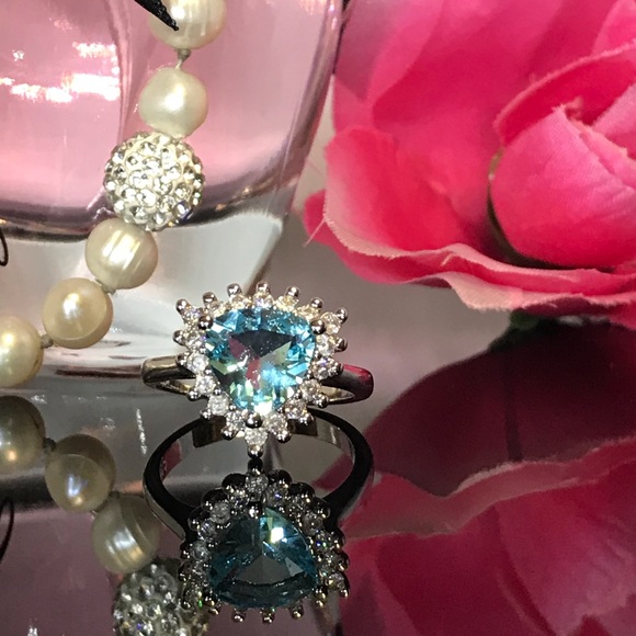 Lovely aquamarine and white sapphire ring - Picture 3 of 8